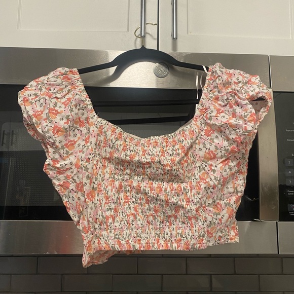 Floral crop top, hollister, size small - Picture 2 of 2